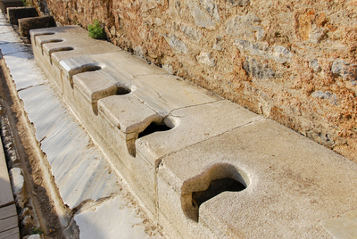 Offentliga toaletter - latriner i det antika Grekland